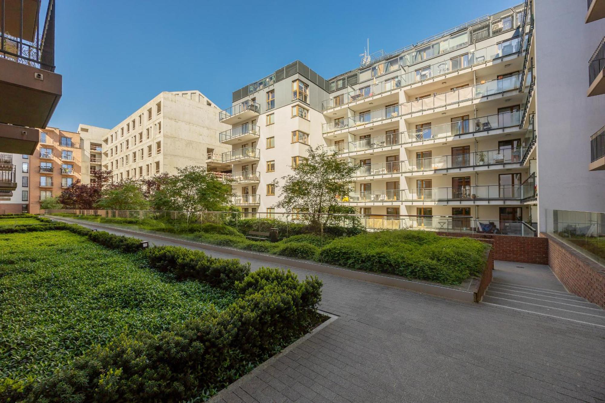 Przy Rzece Dla 2 Osob Z Parkingiem I Klimatyzacja W Warszawie By Rent Like Appartement *